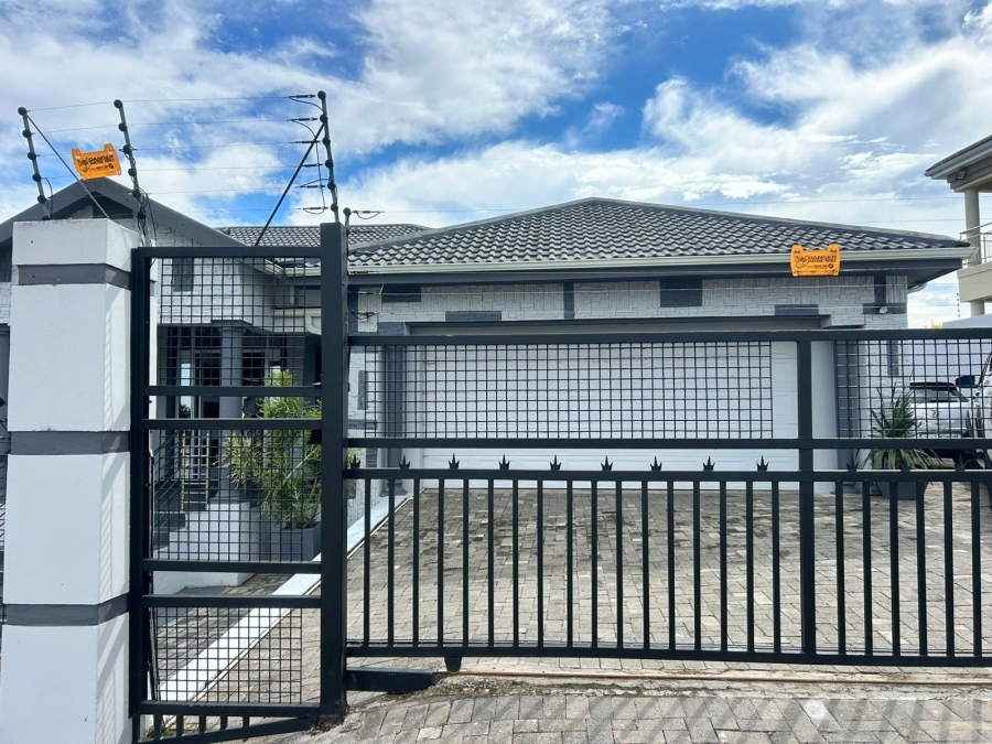 5 Bedroom Property for Sale in Nahoon Valley Park Eastern Cape